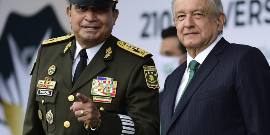 (Izq. a der) El secretario de la Defensa Nacional, Luis Crescencio Sandoval y el Presidente Andrés Manuel López Obrador.