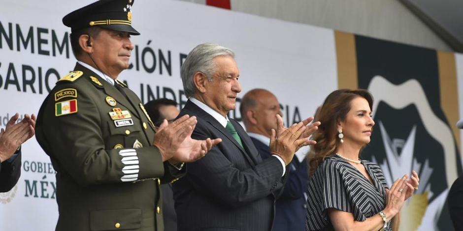 Ceremonia de inicio del desfile militar del 210 de aniversario de la Independencia de México.