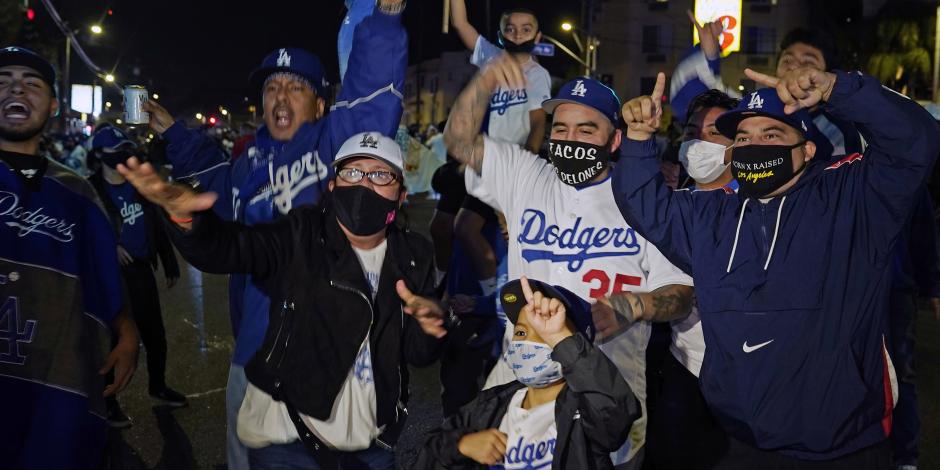 Aficionados de los Dodgers celebraron la victoria en la Serie Mundial