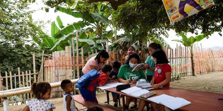 ECUADOR: Casi 3 millones de niños en América Latina están en riesgo de no volver a la escuela; la falta de recursos es otro problema para seguir las clases a distancia.