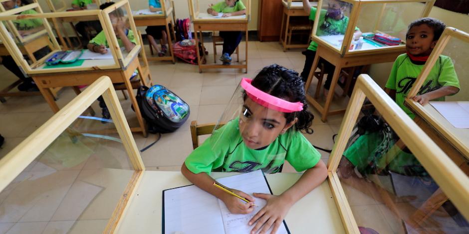 EGIPTO: Las instituciones educativas en países del África subsahariana optaron por reducir el número de alumnos por clase, uso de mascarilla y horarios reducidos.