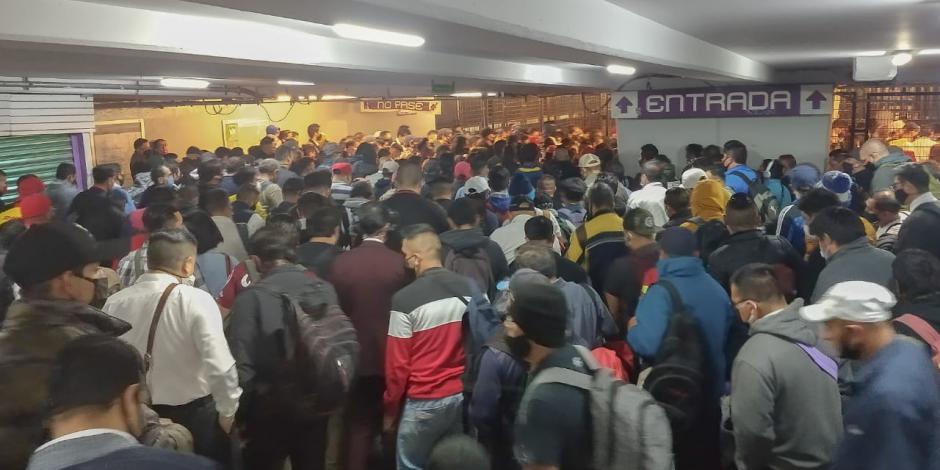 Las aglomeraciones de pasajeros en el Metro.