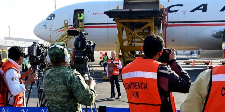 Embarque de vacunas contra COVID-19 de Pfizer arriba al Aeropuerto Internacional de la Ciudad de México.