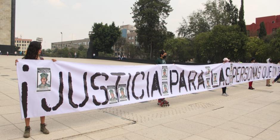 Madres de personas desaparecidas protestan en la Ciudad de México.