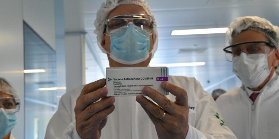 Vacuna contra COVID-19 de AstraZeneca envasada en Laboratorio Liomont.