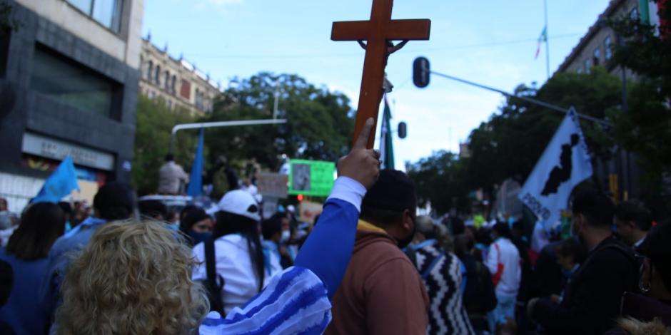 Grupos provida protestan en la SCJN por fallo sobre despenalización del aborto.