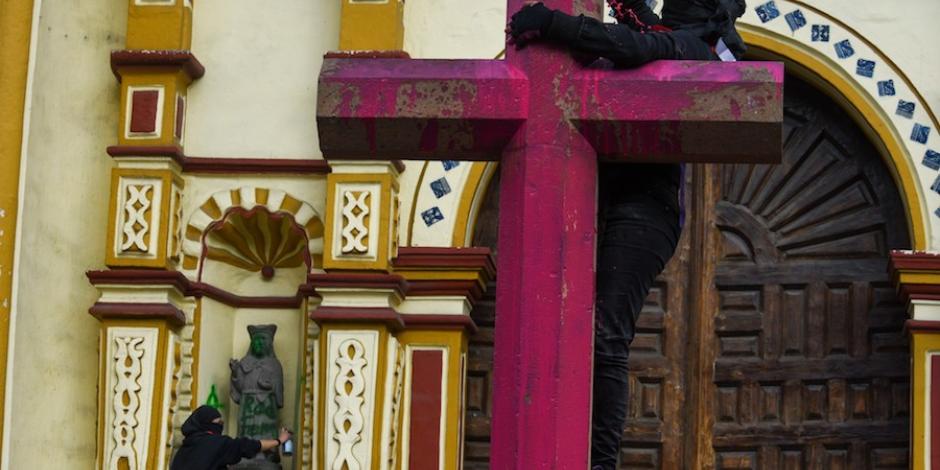 Toluca Feministas radicales vandalizaron la iglesia de la Santa Veracruz y otros edificios públicos.
