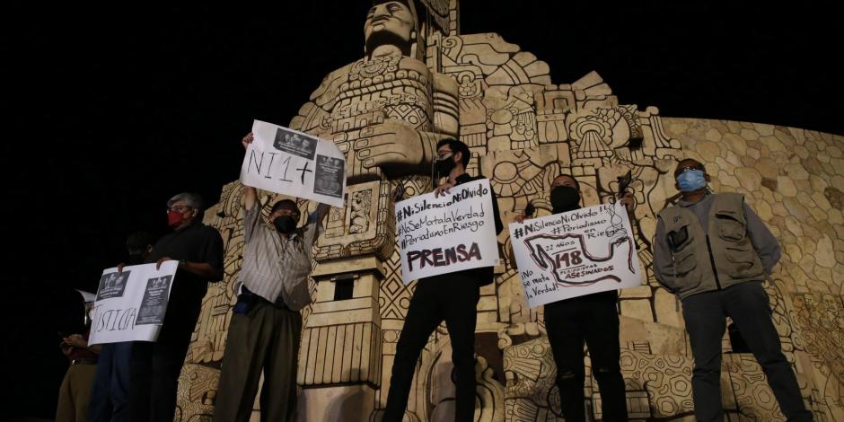 Decenas de periodistas de la entidad se manifestaron en el monumento a la Patria para exigir justicia por los asesinatos de los colegas Margarito Martínez y Lourdes Maldonado, en dias pasados en la ciudad de Tijuana