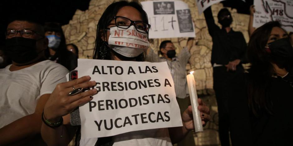 Decenas de periodistas de la entidad se manifestaron en el monumento a la Patria para exigir justicia por los asesinatos de los colegas Margarito Martínez y Lourdes Maldonado, en dias pasados en la ciudad de Tijuana