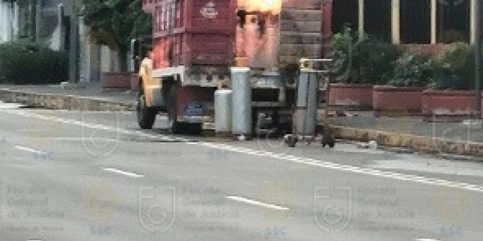 Incendio de camioneta con tanques de gas en Coyoac´na