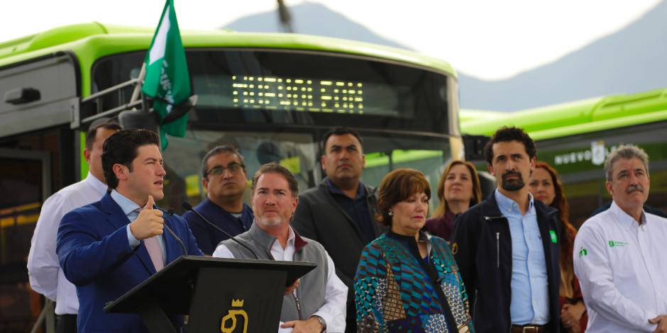 Nuevo león imparable en el transporte urbano, entrega gobernador 200 nuevas unidades ecológicas