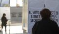 "¡Viva la democracia!": AMLO acude a emitir su voto