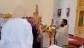 A sacerdote le da un ataque de risa en plena misa y se vuelve viral (VIDEO)
