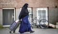 Mujeres en Afganistán rechazan orden de cubrirse con burka: "No somos esclavas"