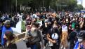 Manifestantes y policías chocan en Reforma