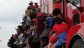 Migrantes bloquean autopista en Veracruz y son atropellados por camión; no hay lesionados