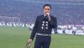 VIDEO: Pablo Montero se equivoca en el himno nacional previo a amistoso entre Chivas y Atlas