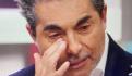 Raúl Araiza presume cómo le arreglan la cara con piquetes (VIDEO)
