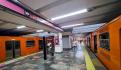 Metro CDMX: Policías de la SSC resguardan víbora de cascabel en estación Pino Suárez