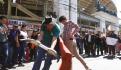 Manifestantes a favor de las corridas de toros y peleas de gallos, bloquean Terminal 1 del AICM