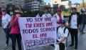 Con un Zócalo repleto y pintado de playeras rosas, inician mensajes en apoyo al INE