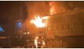 Alborotadores atacan a líder en Francia; estrellan auto incendiado contra su casa