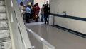 VIDEO | Elevador prensa camilla en hospital de Monterrey; un camillero se salva