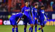 Futbolistas del Cruz Azul se lamentan después de su derrota ante el Atlético de San Luis en el Clausura 2020.