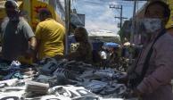 En calles de Nuevo León continúa la venta de cubrebocas, esenciales ante la pandemia.