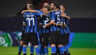 Jugadores del Inter de Milan celebran el pase, ayer.