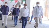 Encabeza Héctor Astudillo (centro) recorrido por las instalaciones del instituto de salud.
