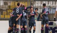 Futbolistas del Napoli festejan un gol ante el Rijeka en la Europa League.