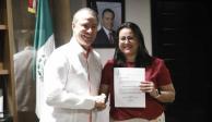 Quirino Ordaz presenta a Rosa Isabel Mendoza como secretaria de Desarrollo Sustentable.