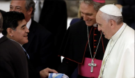 Diego Armando Maradona y el Papa Francisco se conocieron en el 2014.