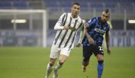 Cristiano Ronaldo conduce el esférico durante el duelo entre Juventus e Inter de Milán el pasado 17 de enero.