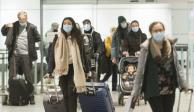 Pasajeros con mascarillas arriban al aeropuerto Montreal-Trodeau, en ciciembre pasado.