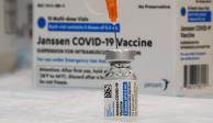 Un frasco de vacuna contra el COVID-19 de Johnson &amp; Johnson.