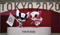 Las estatuas de Miraitowa (izquierda) y Someity, las mascotas de los Juegos Olímpicos de Tokio 2020 y los Paraolímpicos.