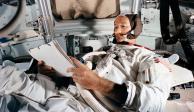 El astronauta Michael Collins practica en el Centro Espacial Kennedy antes de la misión de aterrizaje lunar Apolo 11, el 19 de junio de 1969.