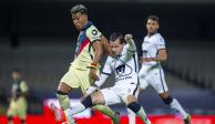 Una acción del duelo entre Pumas y América de la Liga MX