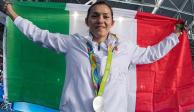 María Espinoza presume la plata que conquistó en los Juegos Olímpicos de Río 2016.