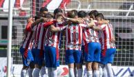 Futbolistas de Chivas previo al comienzo de un partido en el Torneo Guard1anes 2021 de la Liga MX.