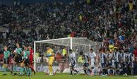 Futbolistas de Cruz Azul y Pachuca previo a su partido de semifinales en el Estadio Hidalgo el miércoles pasado.