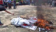 Normalistas queman propaganda electoral en Tapachula, Chiapas