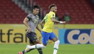 Neymar conduce el balón ante la marca de Alan Franco en el Brasil vs Ecuador de este viernes rumbo al Mundial de Qatar 2022.