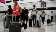 Viajeros en el Aeropuerto Internacional de la Ciudad de México (AICM).