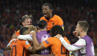 Jugadores de Holanda festejan un gol en la fase de grupos de la Eurocopa 2021.