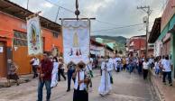 Con una misa de reconciliación, ciudadanos del municipio de Aguililla, Michoacán, tomaron las calles para exigir paz.