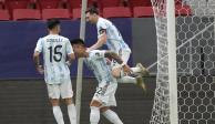 Jugadores de Argentina celebran un gol contra Colombia en las semifinales de la Copa América.