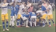 Jugadores de Cruz Azul y Earthquakes detienen al aficionado de La Máquina que golpeó a un futbolista del club de la MLS.